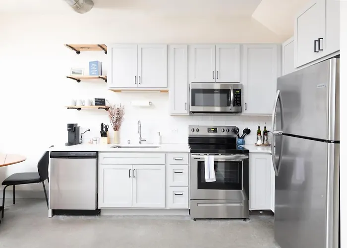Brewery District 2-Story 2Br Apt Near Fiserv With Rooftop, Gym, And Parking