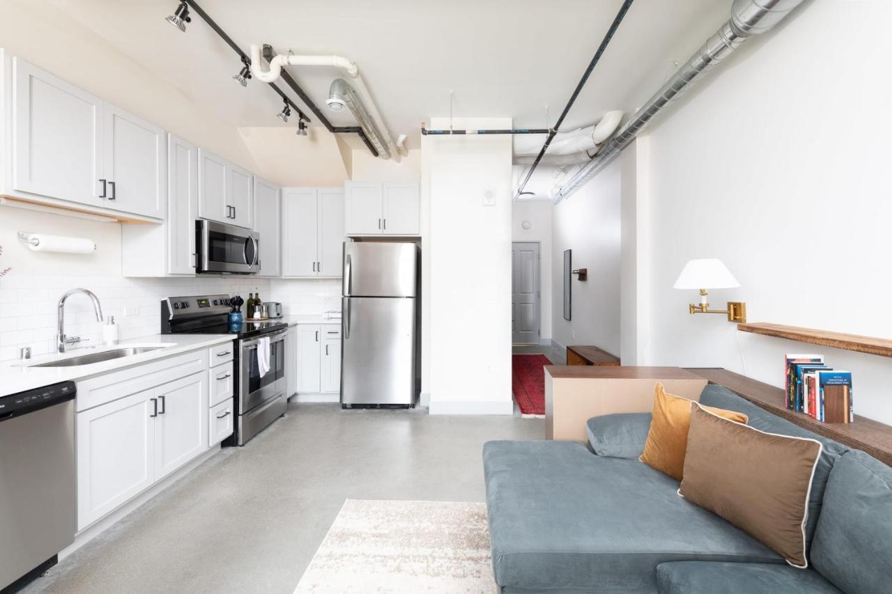 Brewery District 2-story 2br Near Fiserv With Rooftop, Gym, And Parking Appartement *