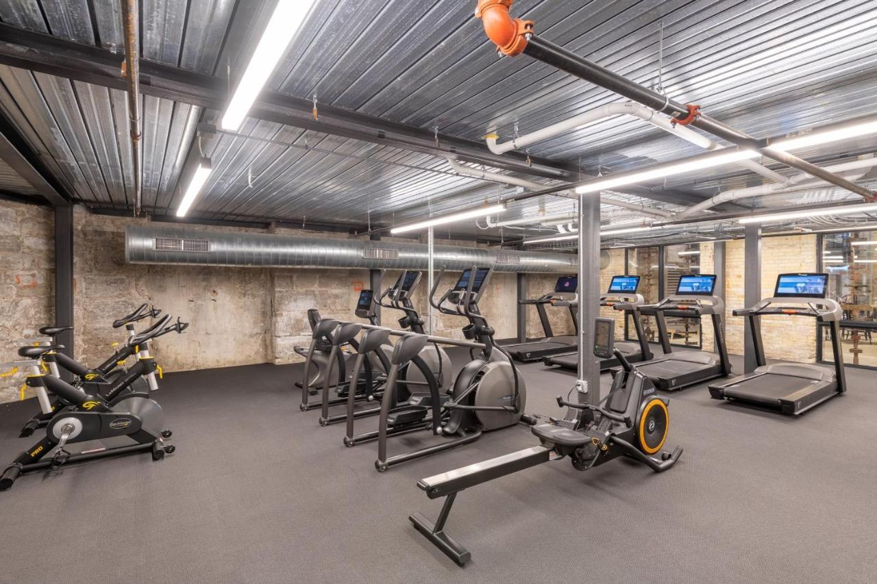 Brewery District 2-story 2br Near Fiserv With Rooftop, Gym, And Parking *