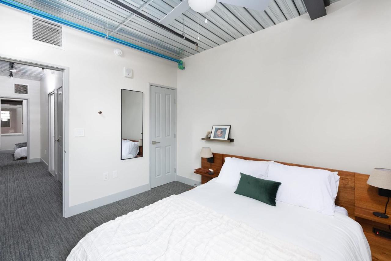 Brewery District 2-story 2br Near Fiserv With Rooftop, Gym, And Parking *