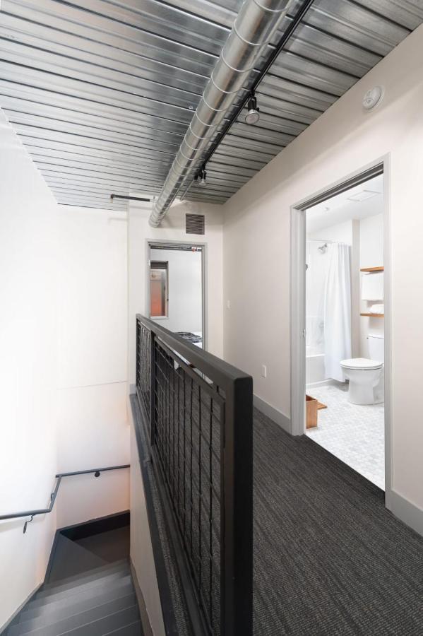 Brewery District 2-story 2br Near Fiserv With Rooftop, Gym, And Parking * Milwaukee